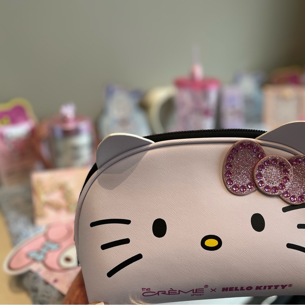 Hello Kitty 🎀Mystery Box🎀 - Picture 3 of 6
